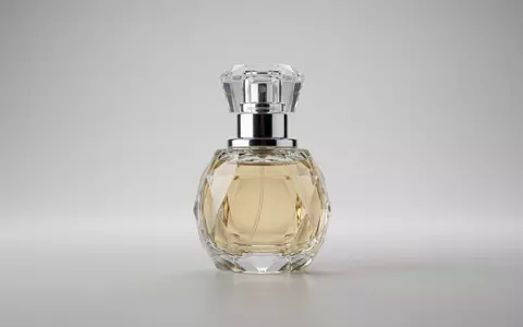 Fotorealistische Studioaufnahme von Parfuem zum Thema Givenchy Pi Neo EdT, klare Lichtfuehrung - Foto: THN