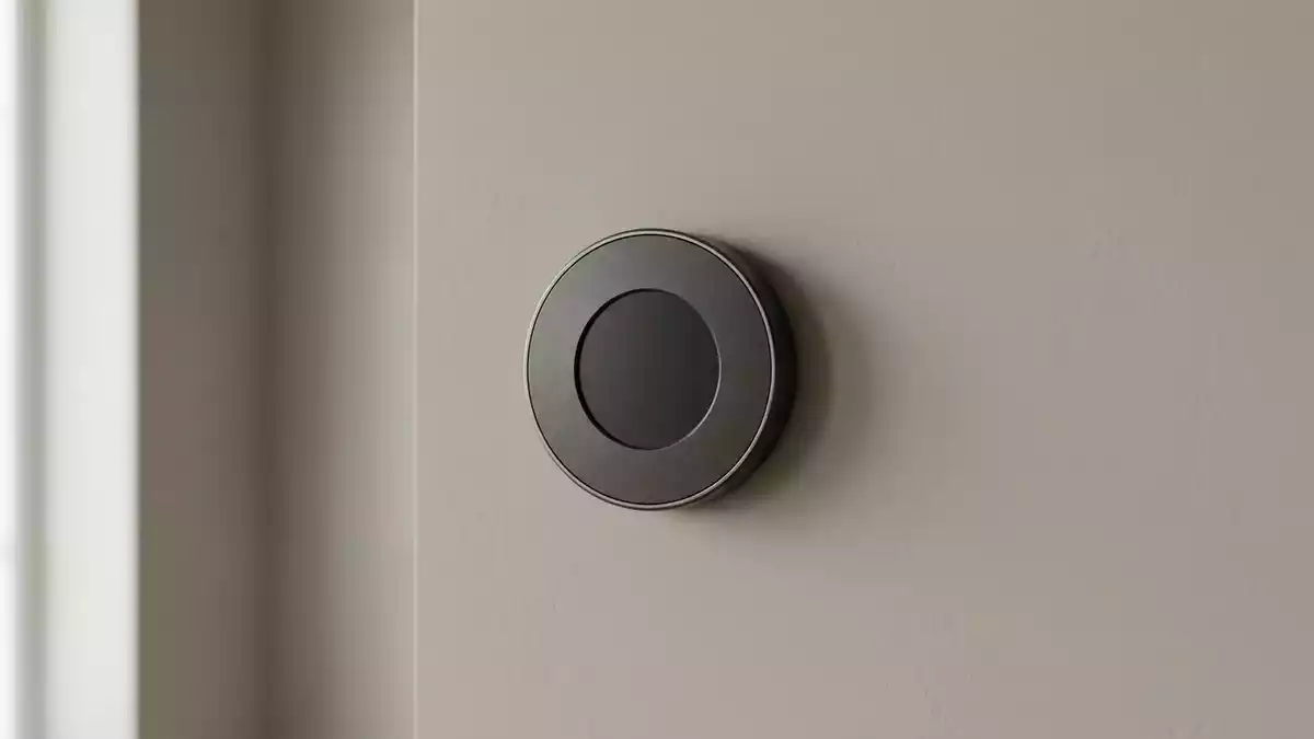 Fotorealistische Studioansicht von Raumthermostat in neutraler Produktdarstellung