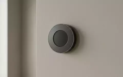 Fotorealistische Studioaufnahme von Raumthermostat zum Thema Google Nest Thermostat E, klare Lichtfuehrung - Foto: THN