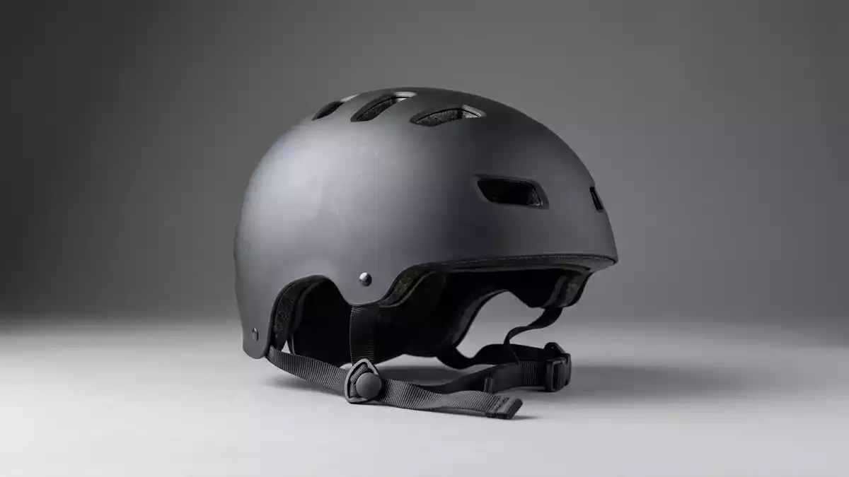 Fotorealistische Studioansicht von Skatehelm in neutraler Produktdarstellung, neutral