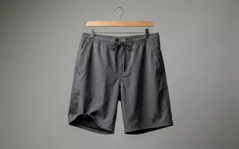 Fotorealistische Studioaufnahme von Badeshorts zum Thema Quiksilver Herren Badeshorts Surfsilk, klare Lichtfuehrung - Foto: THN