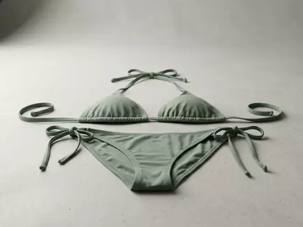 Fotorealistische Studioaufnahme von Bikini zum Thema Vix Paula Damen Bikini-Set, klare Lichtfuehrung - Foto: THN