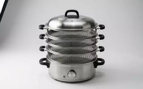 Fotorealistische Studioaufnahme von Dampfgaraufsatz zum Thema Thermomix TM6 Zubehör Varoma, klare Lichtfuehrung - Foto: THN