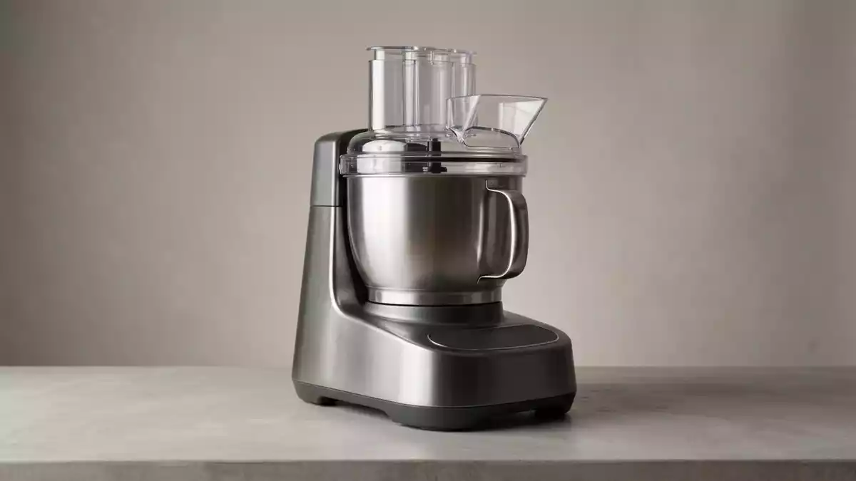 Fotorealistische Studioansicht von Kuechenmaschine in neutraler Produktdarstellung