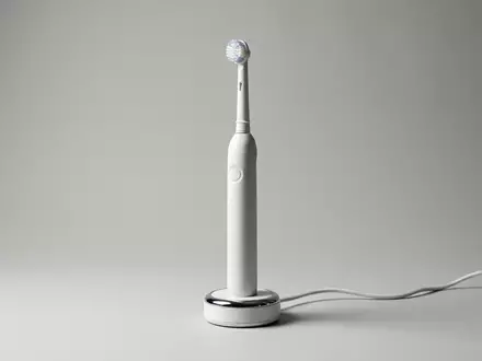 Fotorealistische Studioaufnahme von Elektrische Zahnbuerste zum Thema Oral-B iO Series 8, klare Lichtfuehrung - Foto: THN