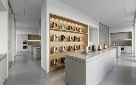 Architektur-Render im Kuechengeraetehaus mit Wasserkocher zum Thema Smeg KLF04 50s Style, neutrales Tageslicht - Foto: THN