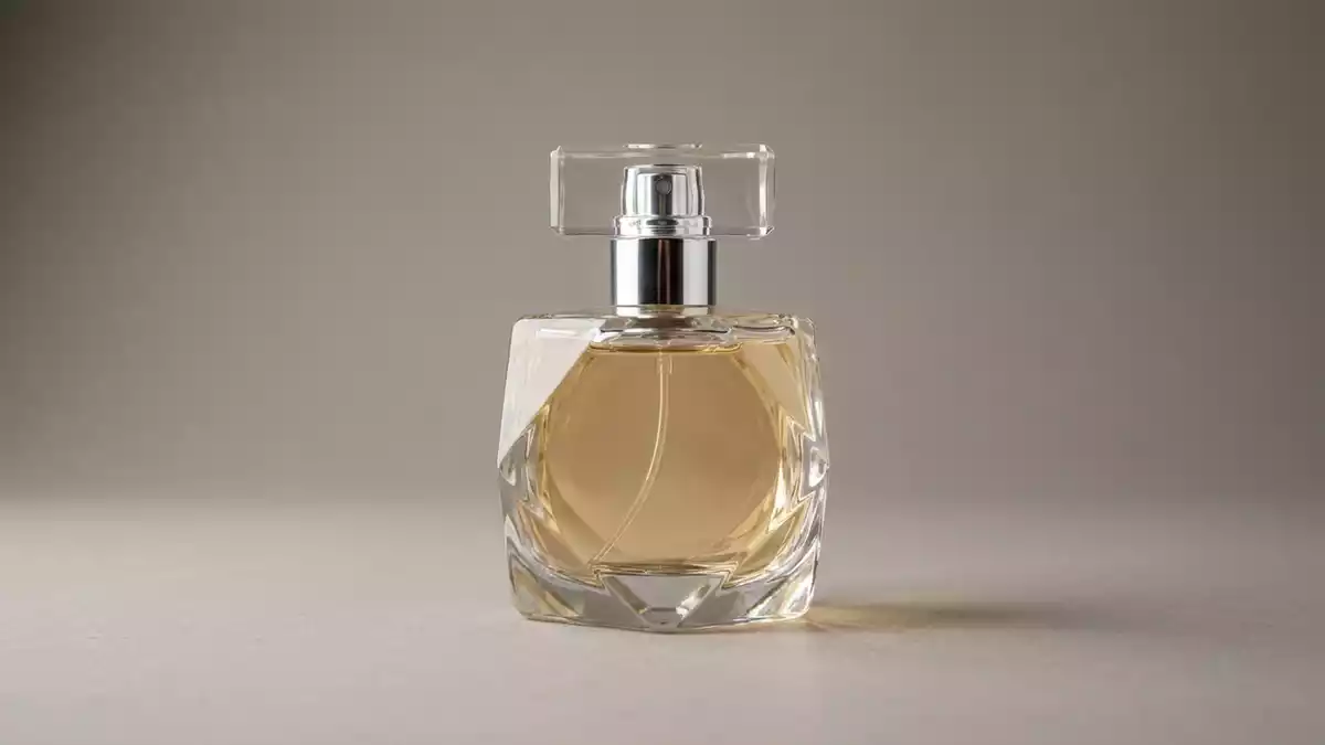 Fotorealistische Studioansicht von Parfuem in neutraler Produktdarstellung, neutral
