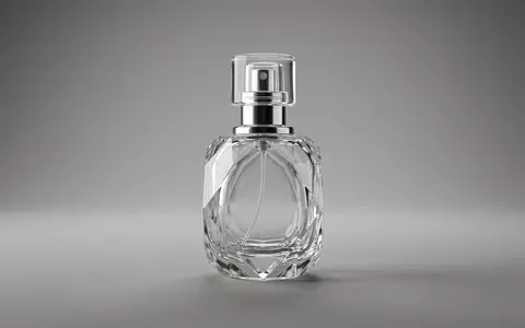 Fotorealistische Studioaufnahme von Parfuem zum Thema Dior Miss Dior Eau, klare Lichtfuehrung - Foto: THN