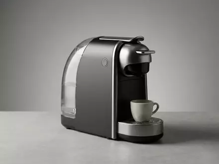 Fotorealistische Studioaufnahme von Kapselkaffeemaschine zum Thema Bosch Tassimo Suny TAS3104, klare Lichtfuehrung - Foto: THN