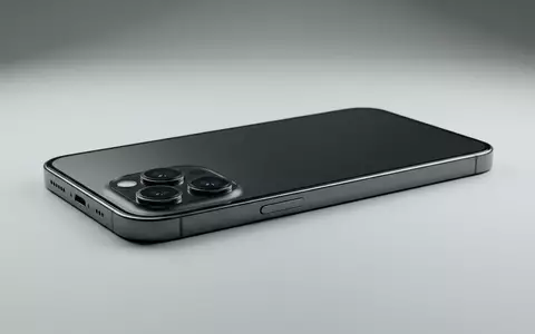 Fotorealistische Studioaufnahme von Smartphone zum Thema Samsung Galaxy S24 FE, klare Lichtfuehrung - Foto: THN