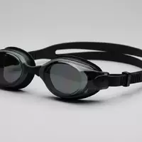 Fotorealistische Studioaufnahme von Schwimmbrille zum Thema Zoggs Predator Flex Polarisierte, klare Lichtfuehrung - Foto: THN