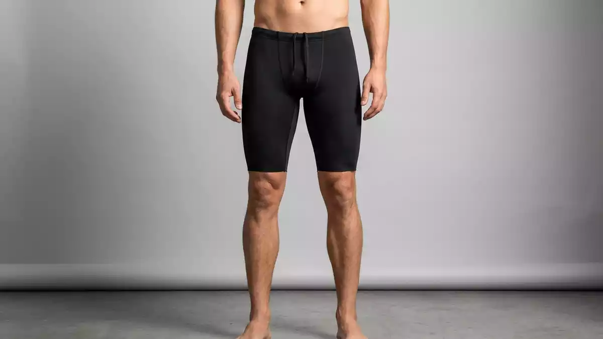 Fotorealistische Studioansicht von Schwimmhose in neutraler Produktdarstellung