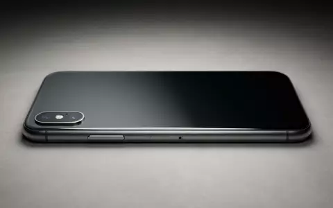 Fotorealistische Studioaufnahme von Smartphone zum Thema Sony Xperia 5 VII, klare Lichtfuehrung - Foto: THN