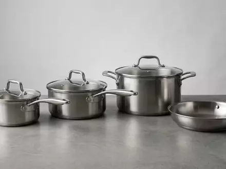 Fotorealistische Studioaufnahme von Topfset zum Thema Fissler Cenit Topfset 4-teilig, klare Lichtfuehrung - Foto: THN