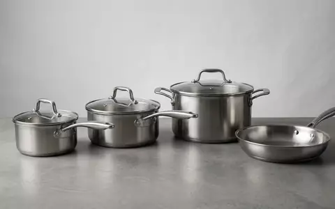 Fotorealistische Studioaufnahme von Topfset zum Thema Fissler Cenit Topfset 4-teilig, klare Lichtfuehrung - Foto: THN