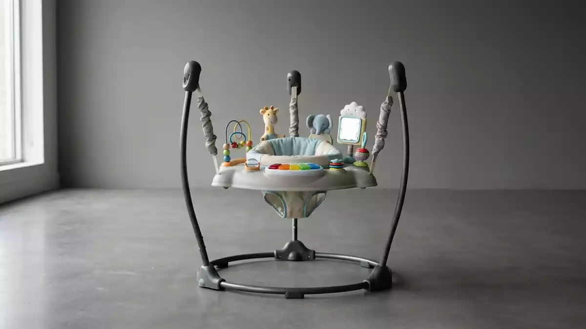 Fotorealistische Studioansicht von Babyschaukel in neutraler Produktdarstellung
