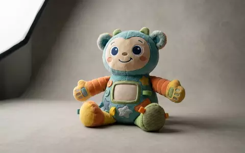 Fotorealistische Studioaufnahme von Lernspielzeug zum Thema Fisher-Price Lernspaß Puppy Lernspielzeug, klare Lichtfuehrung - Foto: THN