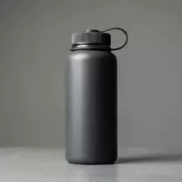 Fotorealistische Studioaufnahme von Trinkflasche zum Thema Yeti Rambler 26oz 769ml, klare Lichtfuehrung - Foto: THN