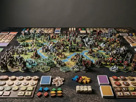 Fotorealistische Studioaufnahme von Spielerweiterung zum Thema Catan, klare Lichtfuehrung, sachlich dargestellt, markenneutral - Foto: THN