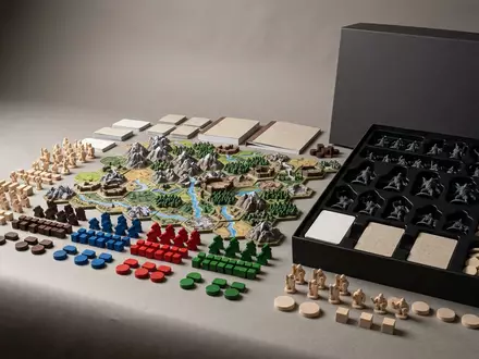 Fotorealistische Studioaufnahme von Spielerweiterung zum Thema Catan, klare Lichtfuehrung, sachlich dargestellt, markenneutral - Foto: THN
