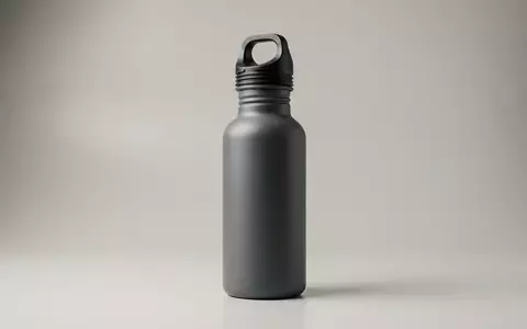 Fotorealistische Studioaufnahme von Trinkflasche zum Thema Mepal Fiesta 500ml Trinkflasche, klare Lichtfuehrung - Foto: THN