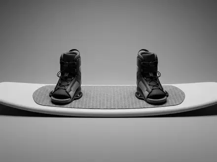 Fotorealistische Studioaufnahme von Wakeboard zum Thema Hyperlite Remix Wakeboard mit, klare Lichtfuehrung - Foto: THN