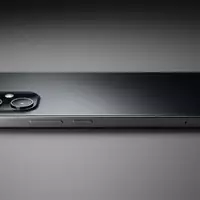 Fotorealistische Studioaufnahme von Smartphone zum Thema Google Pixel 9a 128GB, klare Lichtfuehrung - Foto: THN
