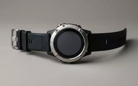 Fotorealistische Studioaufnahme von Outdoor-Uhr zum Thema Suunto Vertical GPS-Uhr, klare Lichtfuehrung, sachlich dargestellt - Foto: THN