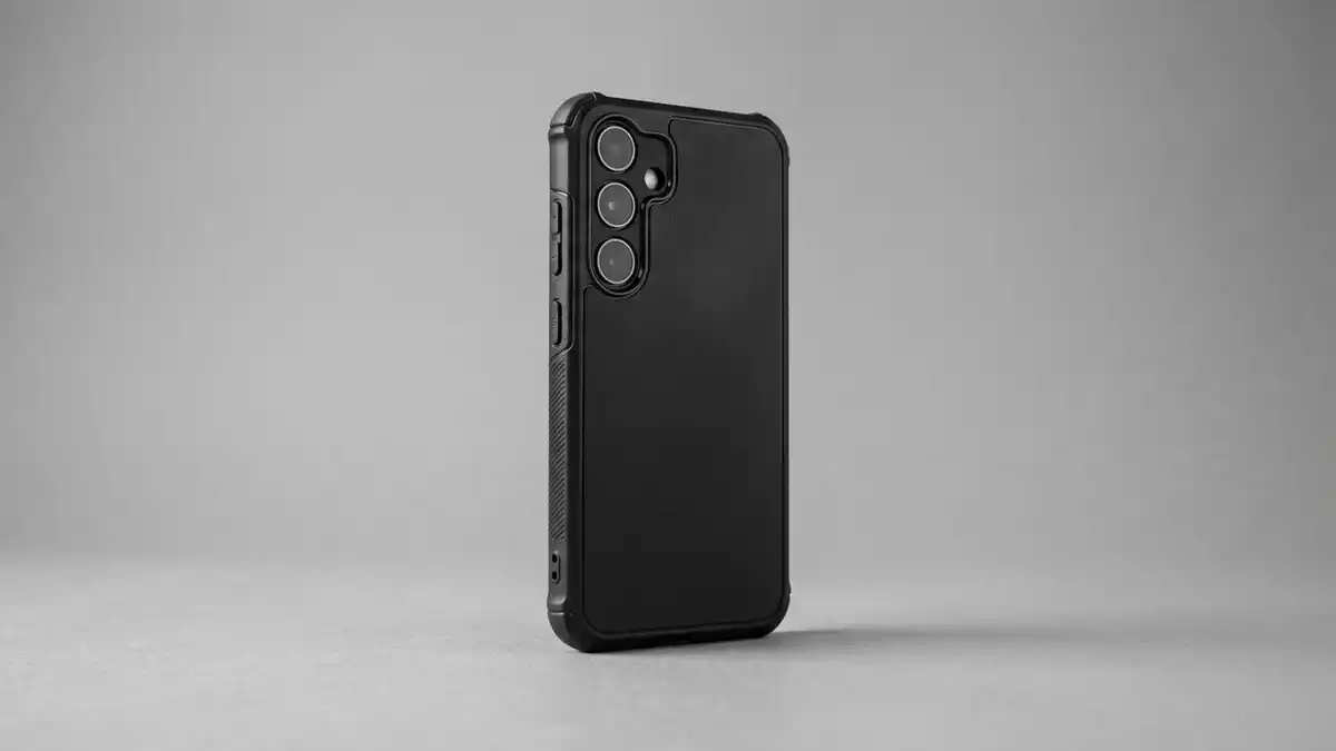 Fotorealistische Studioansicht von Smartphonehuelle in neutraler Produktdarstellung