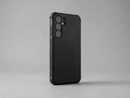 Fotorealistische Studioaufnahme von Smartphonehuelle zum Thema OtterBox Commuter Hülle Samsung, klare Lichtfuehrung - Foto: THN