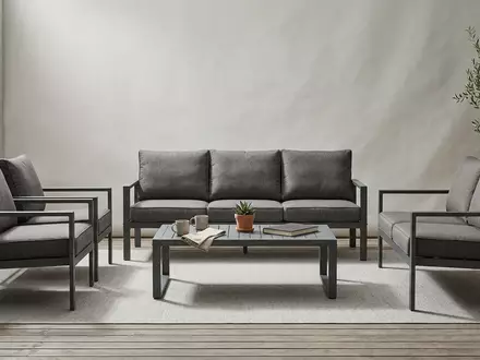Fotorealistische Studioaufnahme von Gartenlounge zum Thema OUTLIV Premium Gartenmöbel Lounge, klare Lichtfuehrung - Foto: THN