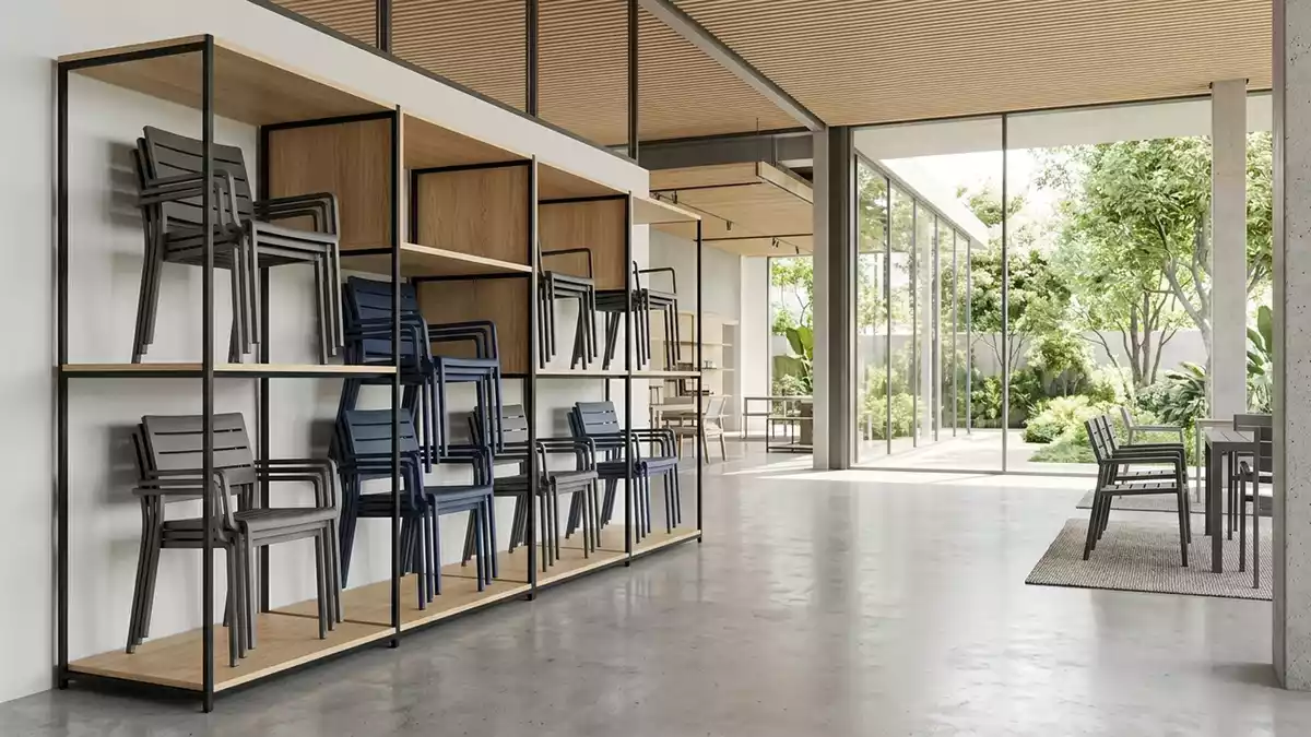 Architektur-Render im Gartenmoebelgeschaeft mit Gartenstuhl im Ausstellungsbereich