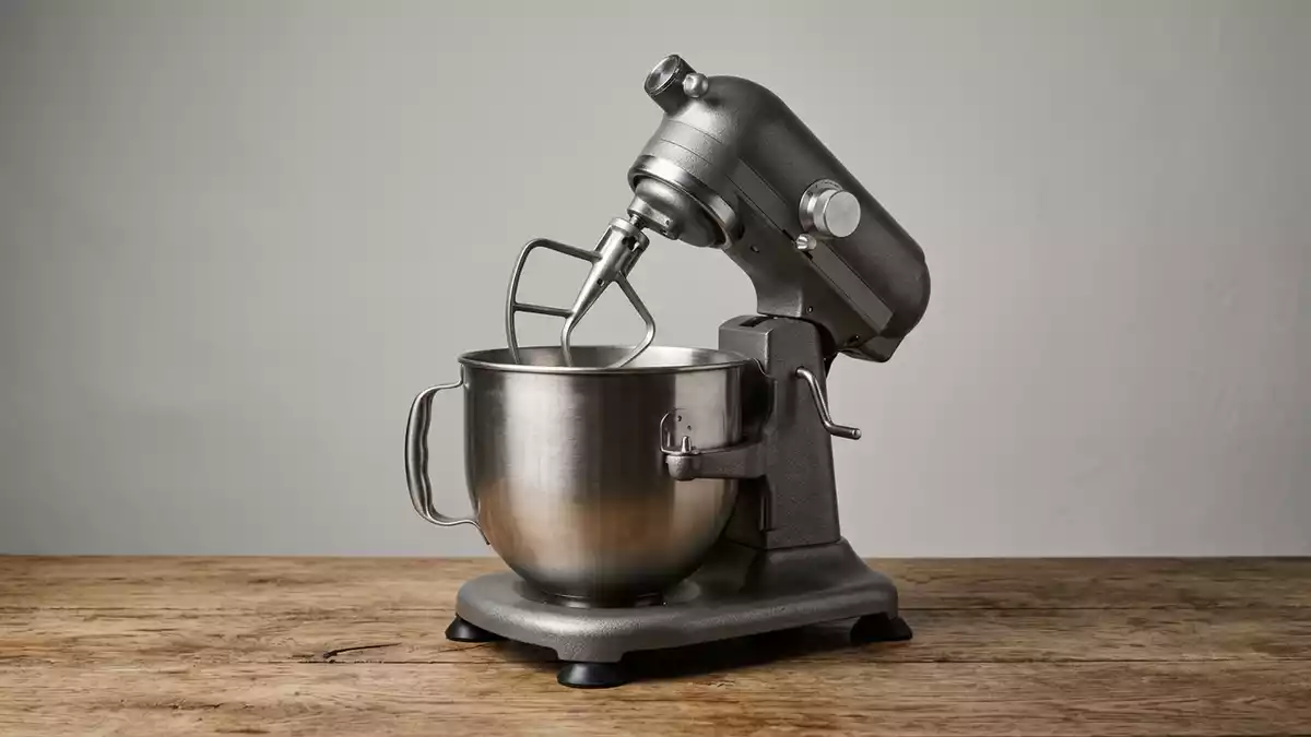 Fotorealistische Studioansicht von Kuechenmaschine in neutraler Produktdarstellung