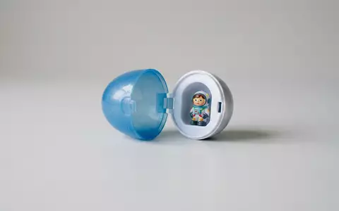 Fotorealistische Studioaufnahme von Spielzeugei zum Thema Hatchimals CollEGGtibles, klare Lichtfuehrung, sachlich dargestellt - Foto: THN