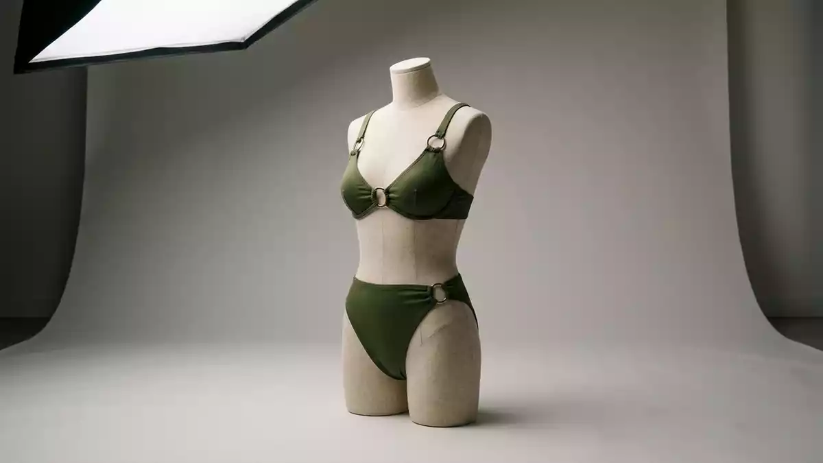 Fotorealistische Studioansicht von Bikini Set in neutraler Produktdarstellung, neutral