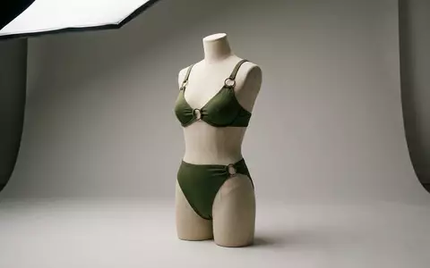 Fotorealistische Studioaufnahme von Bikini Set zum Thema Blooming Jelly Damen Bikini-Set, klare Lichtfuehrung - Foto: THN