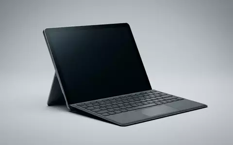 Fotorealistische Studioaufnahme von Tablet zum Thema Microsoft Surface Pro 11, klare Lichtfuehrung - Foto: THN
