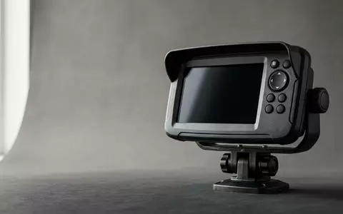 Fotorealistische Studioaufnahme von Echolot zum Thema Humminbird HELIX 5 CHIRP, klare Lichtfuehrung - Foto: THN