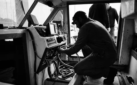 Schwarzweiss-Reportage mit Echolot zum Thema Humminbird HELIX 5 CHIRP, hoher Kontrast, sachlich dargestellt - Foto: THN