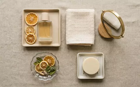Flatlay-Arrangement rund um Eau de Cologne zum Thema 4711 Original Eau de, weiches Oberlicht - Foto: THN
