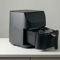 Fotorealistische Studioaufnahme von Heissluftfritteuse zum Thema Philips Airfryer XXL HD9650, klare Lichtfuehrung - Foto: THN