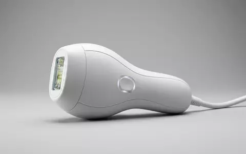 Fotorealistische Studioaufnahme von Haarentferner zum Thema Philips Lumea 9900 IPL, klare Lichtfuehrung - Foto: THN