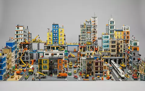Fotorealistische Studioaufnahme von Gebaeudebausatz zum Thema LEGO City Polizeistation Bausatz, klare Lichtfuehrung - Foto: THN