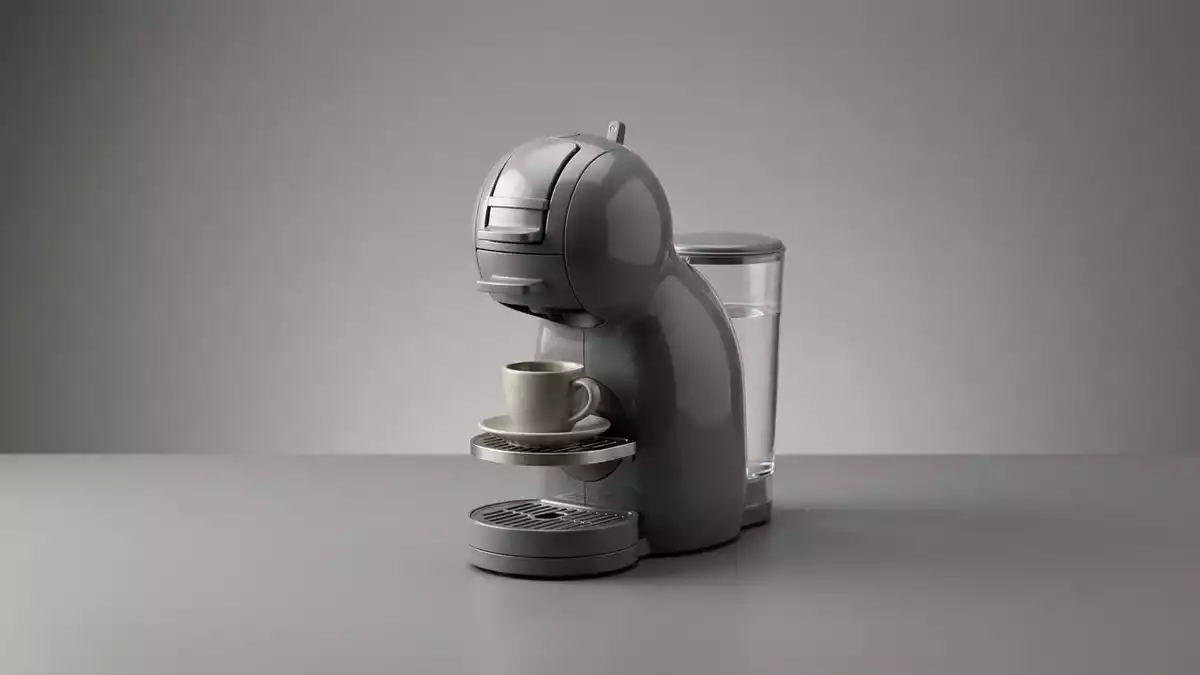 Fotorealistische Studioansicht von Kapselkaffeemaschine in neutraler Produktdarstellung