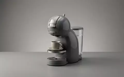 Fotorealistische Studioaufnahme von Kapselkaffeemaschine zum Thema Nespresso Vertuo Pop Kaffeemaschine, klare Lichtfuehrung - Foto: THN