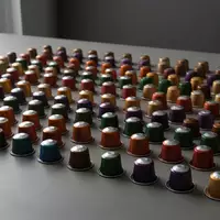 Fotorealistische Studioaufnahme von Kaffeekapseln zum Thema Nescafé Dolce Gusto Kaffeekapseln, klare Lichtfuehrung - Foto: THN