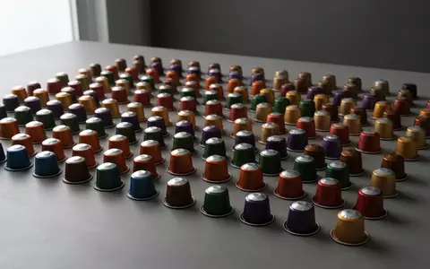 Fotorealistische Studioaufnahme von Kaffeekapseln zum Thema Nescafé Dolce Gusto Kaffeekapseln, klare Lichtfuehrung - Foto: THN