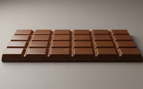 Fotorealistische Studioaufnahme von Schokoladenriegel zum Thema KitKat Chunky 24er Pack, klare Lichtfuehrung - Foto: THN
