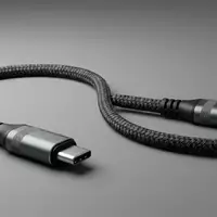 Fotorealistische Studioaufnahme von USB-C-Kabel zum Thema Native Union Night Kabel, klare Lichtfuehrung - Foto: THN