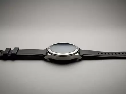 Fotorealistische Studioaufnahme von Smartwatch zum Thema Amazfit Balance Smartwatch, klare Lichtfuehrung, sachlich dargestellt - Foto: THN